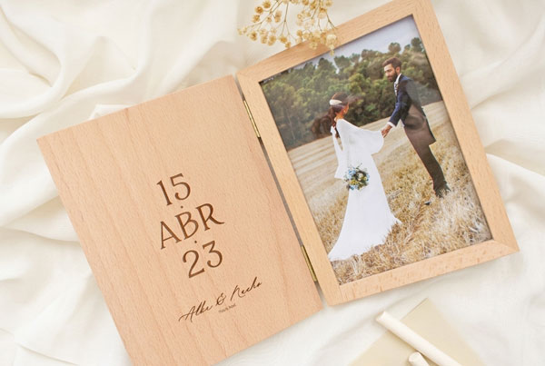 Marco de fotos personalizado con foto de vuestra boda para regalar a los padresda
